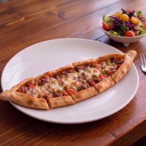 Kuşbaşılı Kaşarlı Pide