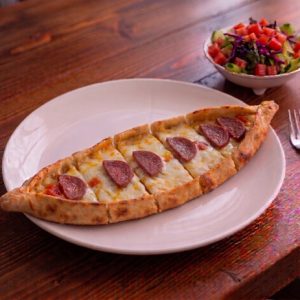 Sucuklu Kaşarlı Pide
